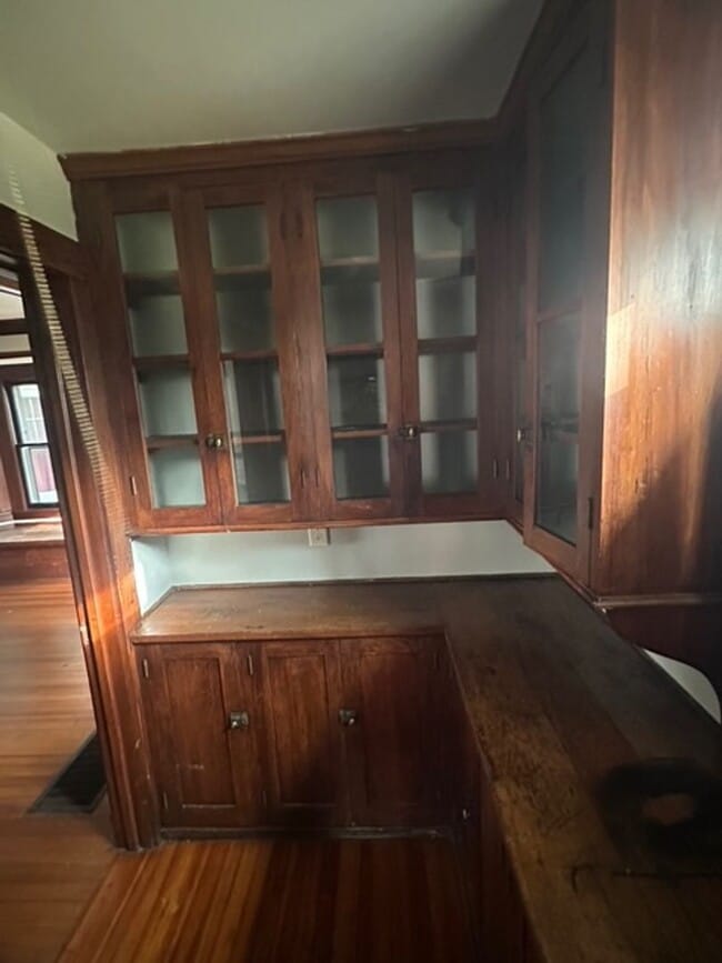 Building Photo - Spacious Single Family 4-Bedroom 1.5-Bath Home For Rent