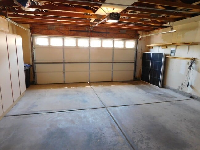 Building Photo - GORGEOUS SINGLE STORY WITH MANY UPGRADES*3 BEDROOMS*SPARKLING POOL AND SPA!