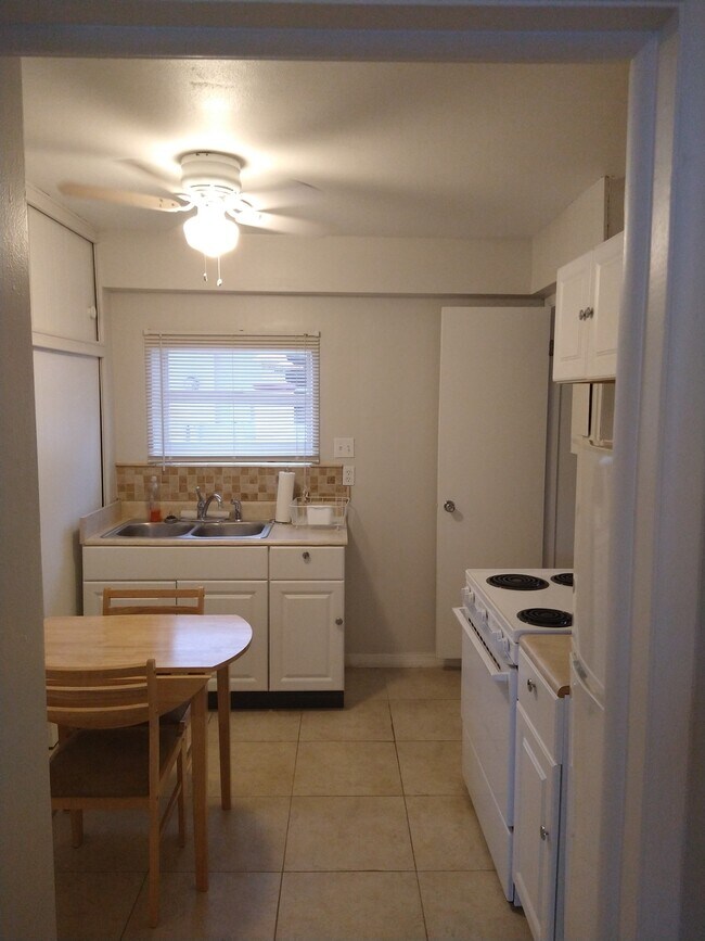 Kitchen - 18298 Sunset Blvd