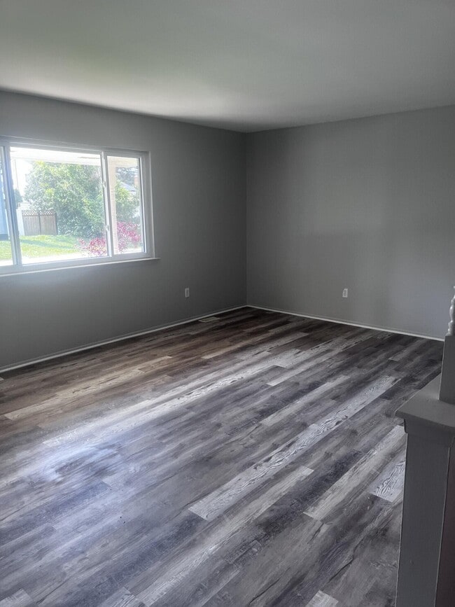 Building Photo - 3857 Helen Ave