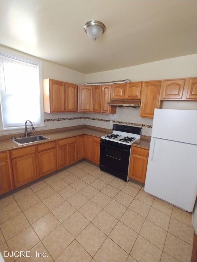 Building Photo - 3 br, 1 bath House - 5714 N. Lawrence Street