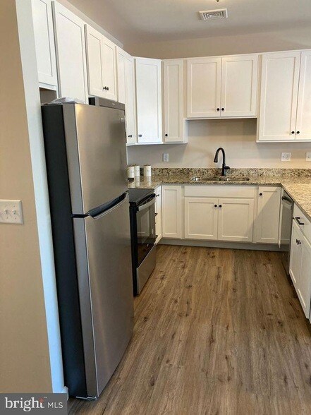 Foto del edificio - 376 E Main St