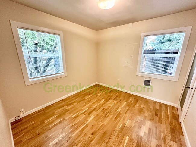 Building Photo - 2 Bedroom House with Backyard full of Frui...