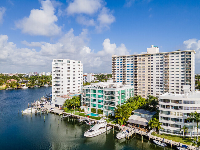 Foto del edificio - Sunset Lake Luxury Residences