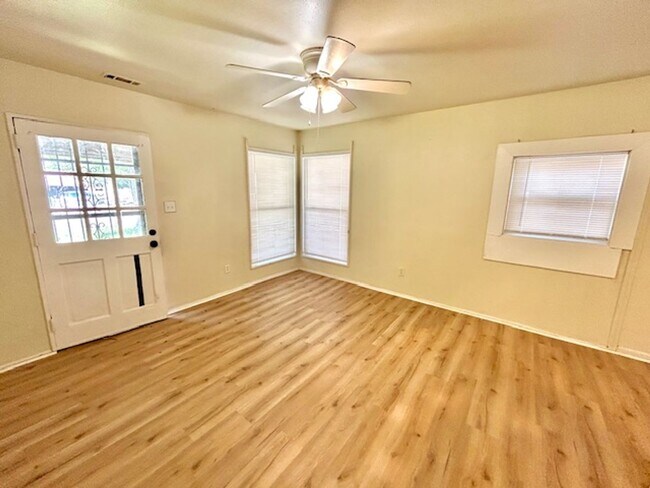 Foto del edificio - 2433 Shepherd Dr NW