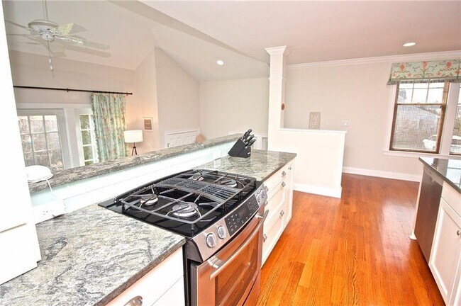 Foto del edificio - 190 Coggeshall Ave