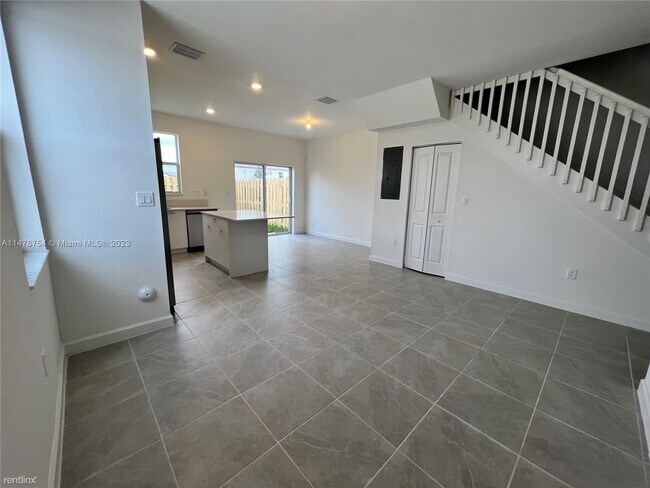 Foto del edificio - 3 br, 3 bath House - 12285 NW 24th Pl