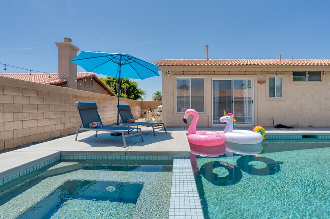 Building Photo - 79110 Desert Stream Dr