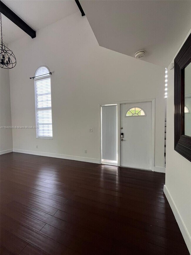 Foto del edificio - 9995 NW 51st Terrace