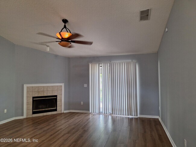 Foto del edificio - 513 White Jasmine Way