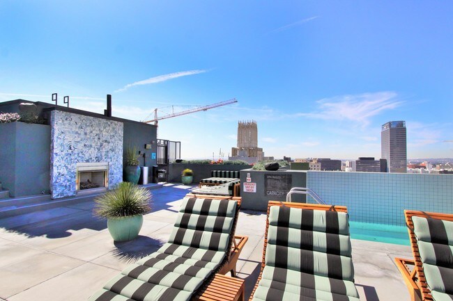 Foto del edificio - 849 S Broadway