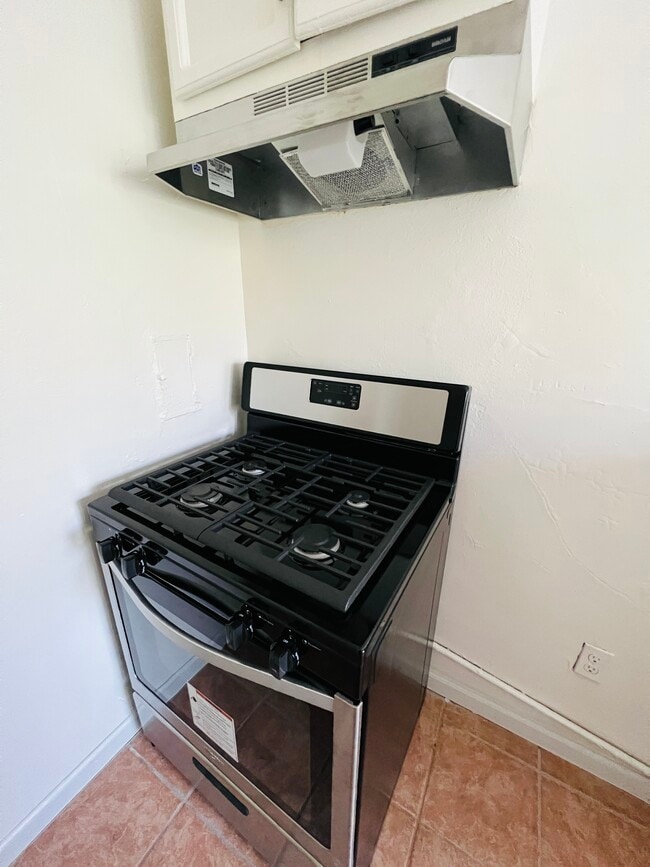 Building Photo - 1217 Cedar Ave