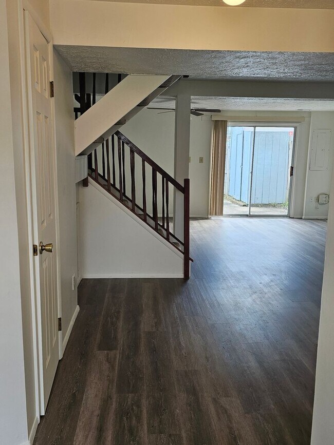 Foto del edificio - 1337 Vanasse Ct