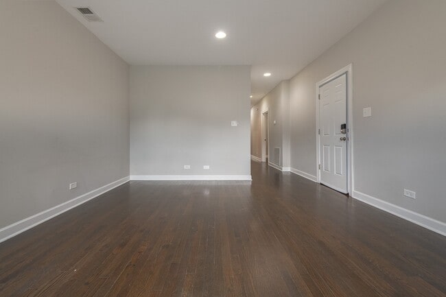 Building Photo - 4934 N Albany Ave