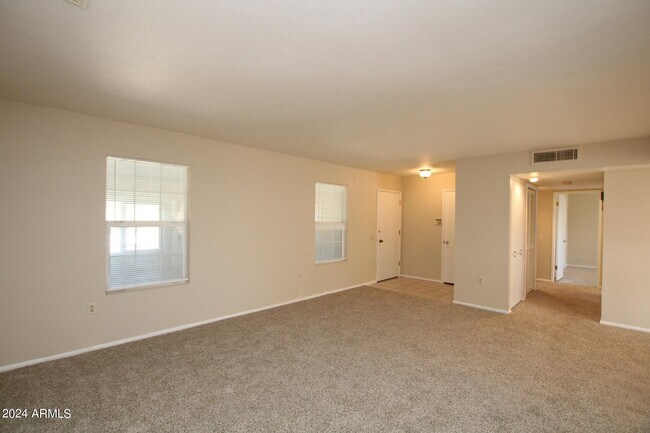 Building Photo - 16854 N Meadow Park Dr