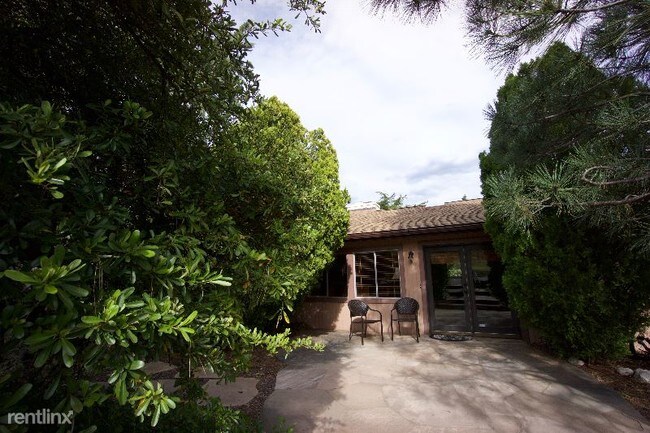 Foto del edificio - 301 Little Ln