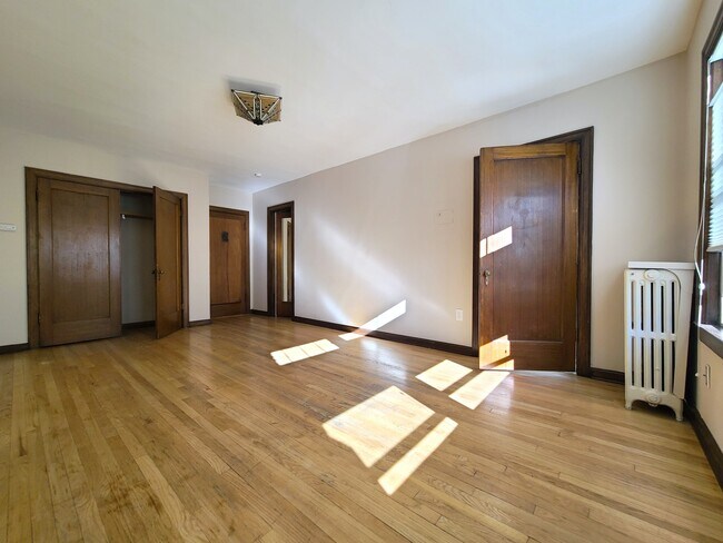 Building Photo - 956 10th Avenue East, Unit 105
