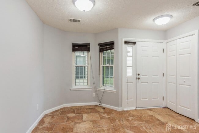 Foto del edificio - 705 Sunshine Ct