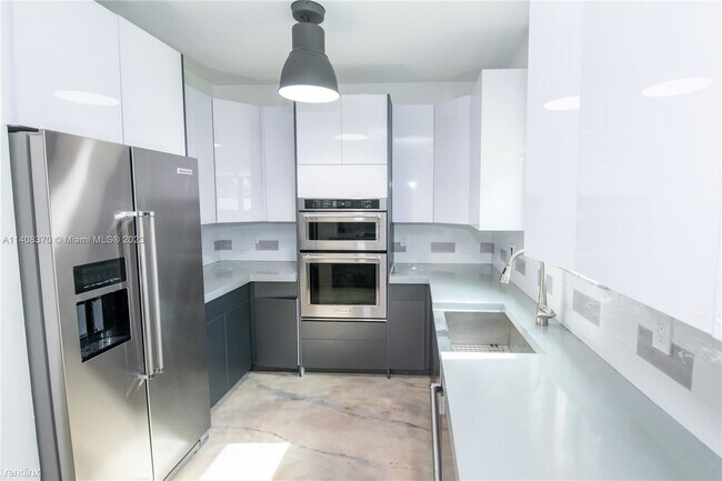 Foto del edificio - 3 br, 2 bath Condo - 8694 Via Reale Apt 3