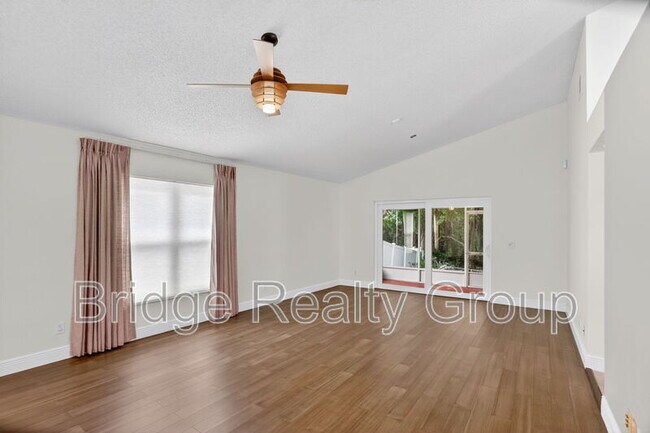 Building Photo - 10315 Winding Creek Ln