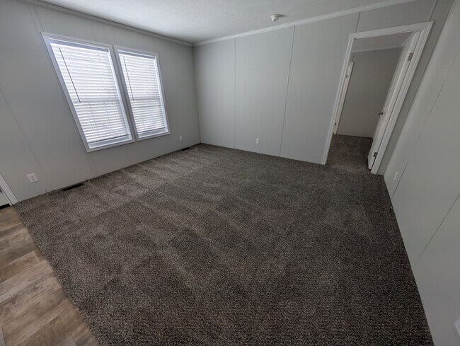 Building Photo - 16142 Normandy St