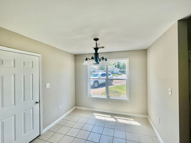 Building Photo - Chesney Dr #9 &amp; 11