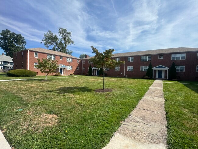 Foto del edificio - 762 New Britain Ave