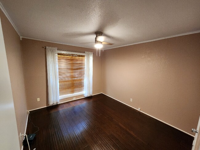 Foto del edificio - 100 Edgewater Dr