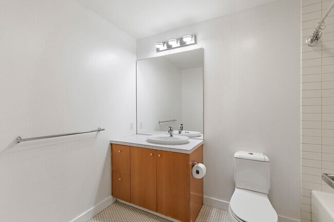 Foto del edificio - The Civic Condominiums - 8th floor west facing studio w/parking/ most utilities/concierge/views (...