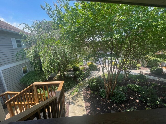 Building Photo - 2nd floor condo in Plantations West