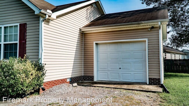 Building Photo - 3 br, 2 bath House - 739 Eaglesham Drive