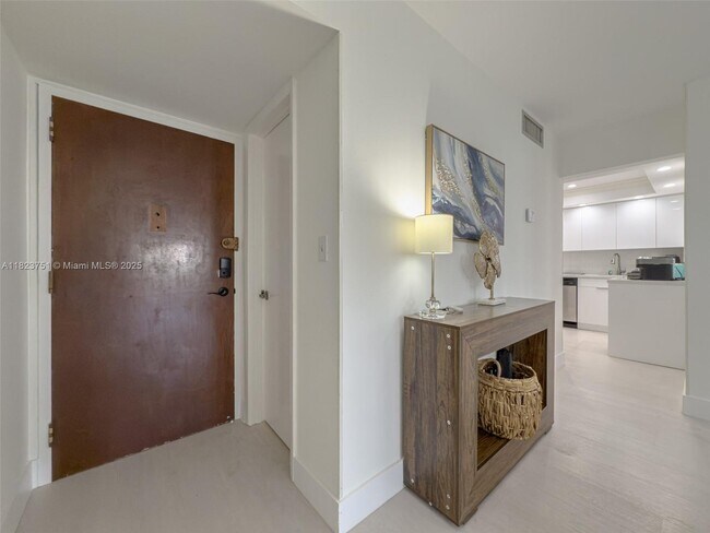 Foto del edificio - 250 NE 181st St