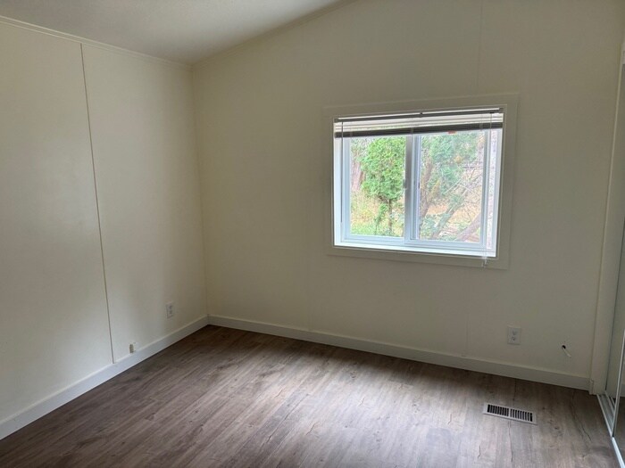 Foto del edificio - THREE BEDROOM MOBILE HOME WITH STORAGE
