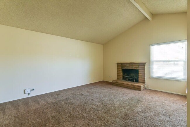 Foto del edificio - 44840 Hanstead Ave