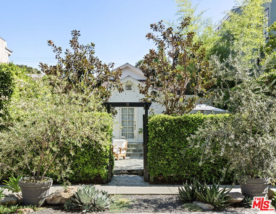Primary Photo - 804 Westmount Dr