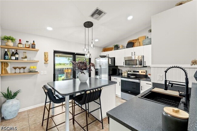 Foto del edificio - 329 NE 27th St