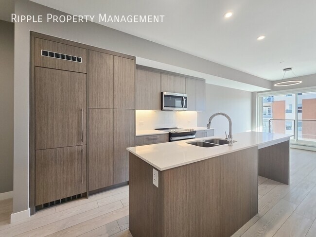 Photo du bâtiment - BRAND NEW 2 BEDS, 2 BATHS CONDO | PRIME BELTLINE LOCATION | CENTRAL A/C