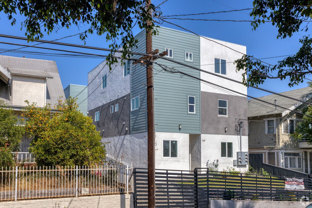 Building Photo - 1143 Irolo St