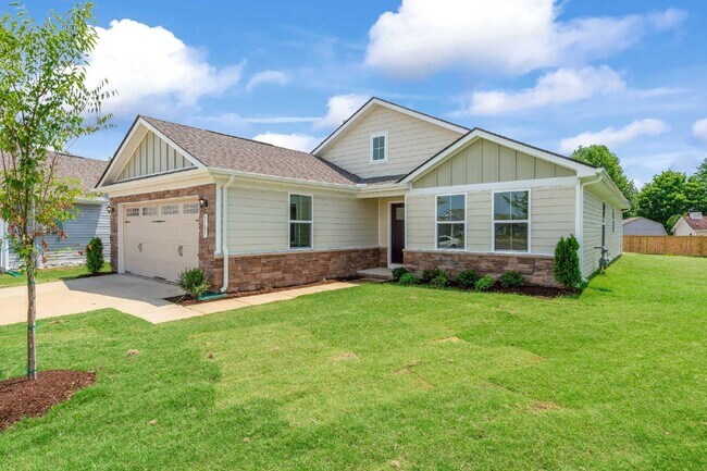 Foto del edificio - Beautiful White House Home | Granite Counters, Gas Range & One-Level Living
