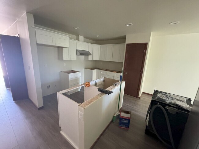 Building Photo - R289A