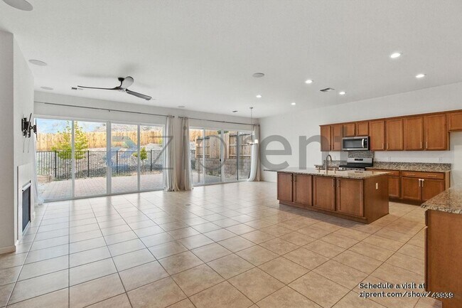 Foto del edificio - 15042 Iron River Dr