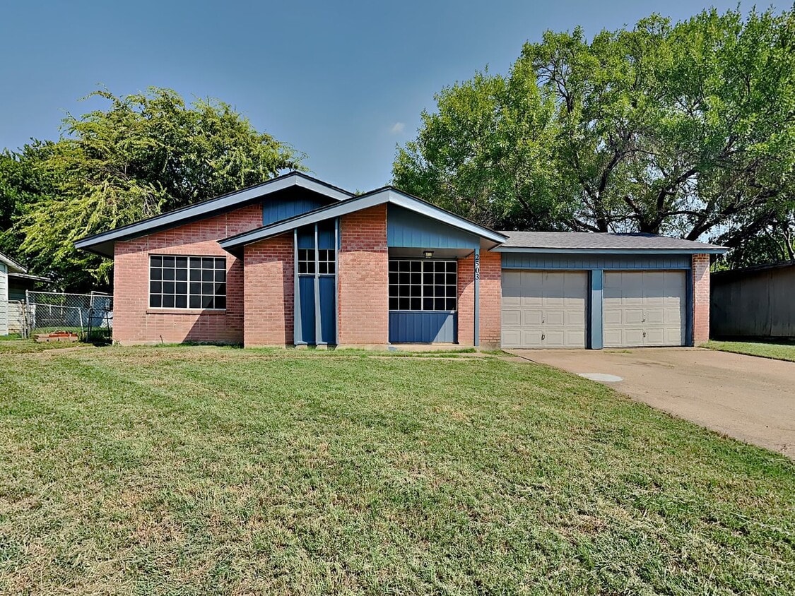 Primary Photo - ADORABLE HOME IN ARLINGTON!