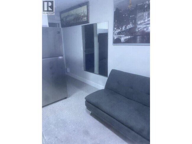 Photo du bâtiment - 3254 E 6th Ave