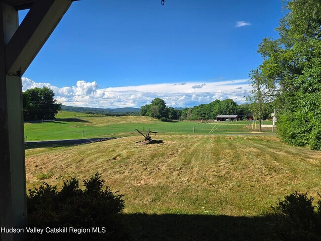 Foto del edificio - 479 N Mountain Rd