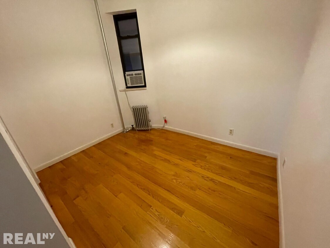 Primary Photo - East 81st Street