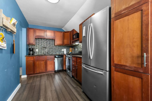 Kitchen - 603 S Locust St