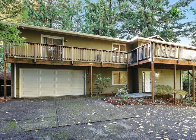 Building Photo - **$1000 OFF FIRST FULL MONTH'S RENT IF REN...