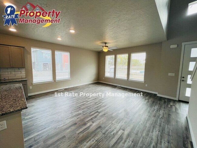 Foto del edificio - 452 N Traquair Ln