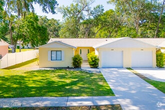 Building Photo - 804 Acorn Ln