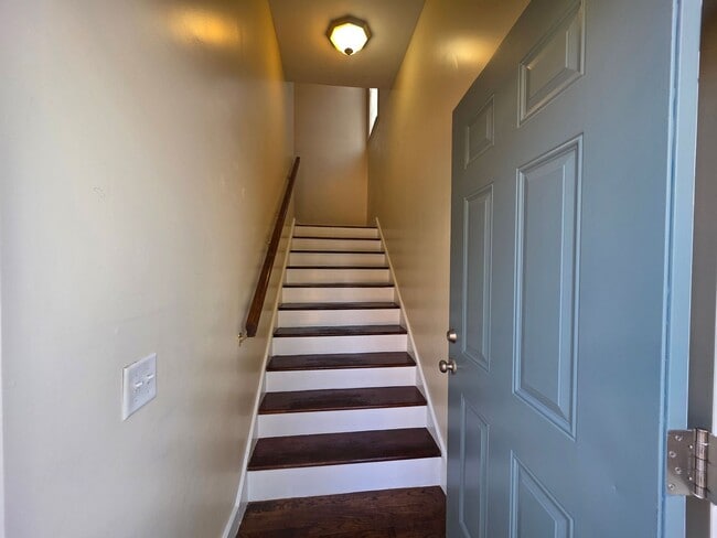 Building Photo - 1102 E 33rd St